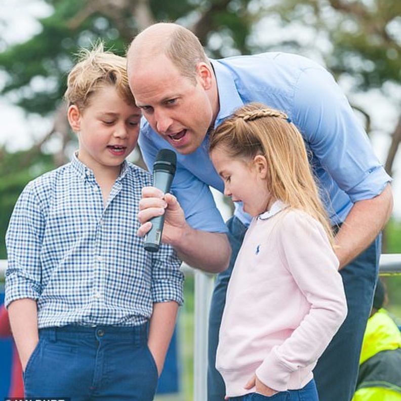 صورة لم تنشر من قبل للأمير وليام وأطفاله الثلاثة بمناسبة يوم عيد الأب