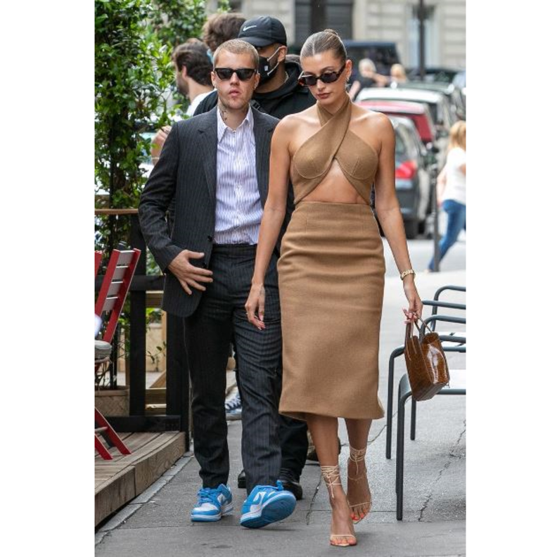 حافظ الزوجان على أسلوبهما العصري والشبابيّ الجريء مع لمسة من الأناقة والصورة من موقع GETTY IMAGES