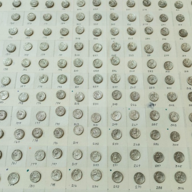 اكتشاف كنز أثري جديد في منطقة مليحة بالإمارات - وام