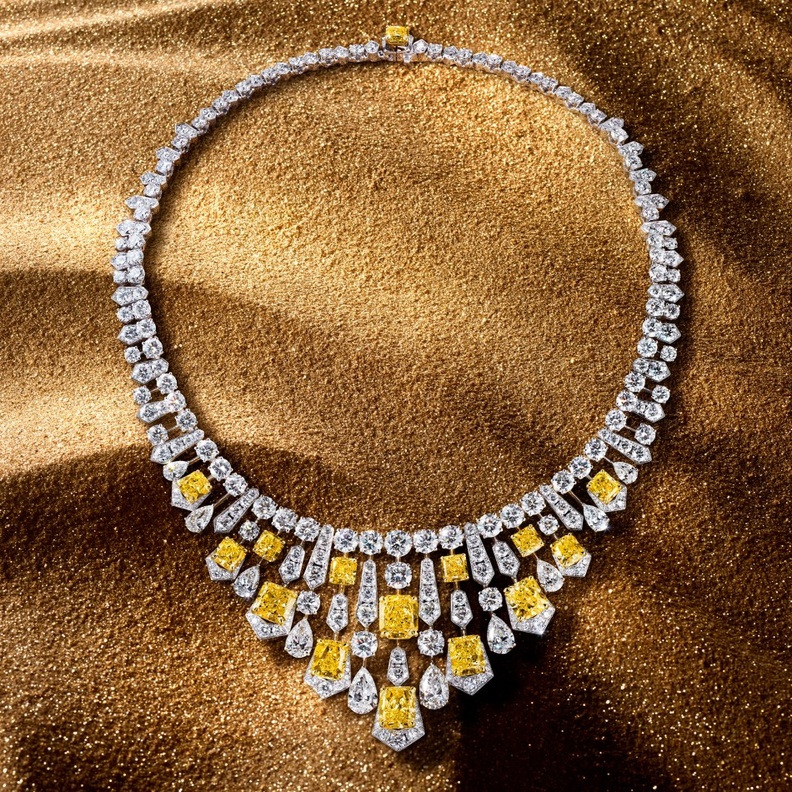 قلادة من غراف Graff