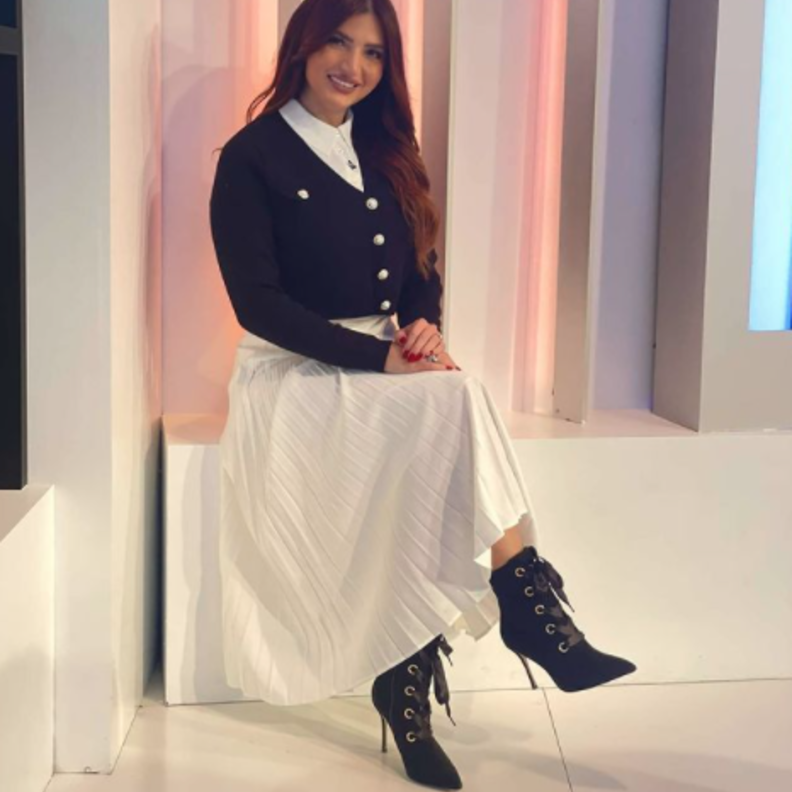 موديلات ازياء تناسب العمل مستوحاة من اطلالات سميرة مدني