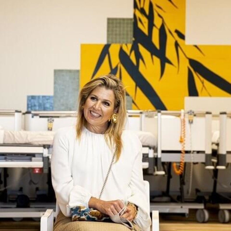 بإطلالة أنيقة.. تعرفي على أزياء الملكة ماكسيما في آخر جولة لها