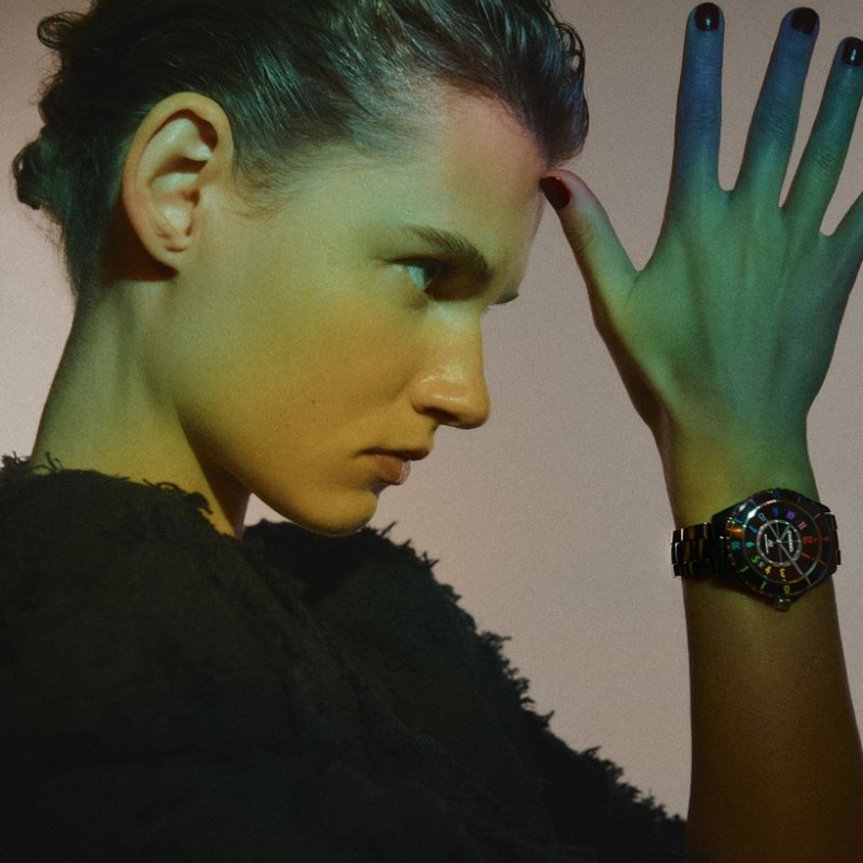 ألوان حيوية ورموز رسومية مستوحاة من ثقافة الإلكترو  في مجموعة ساعات  CHANEL ELECTRO الجديدة