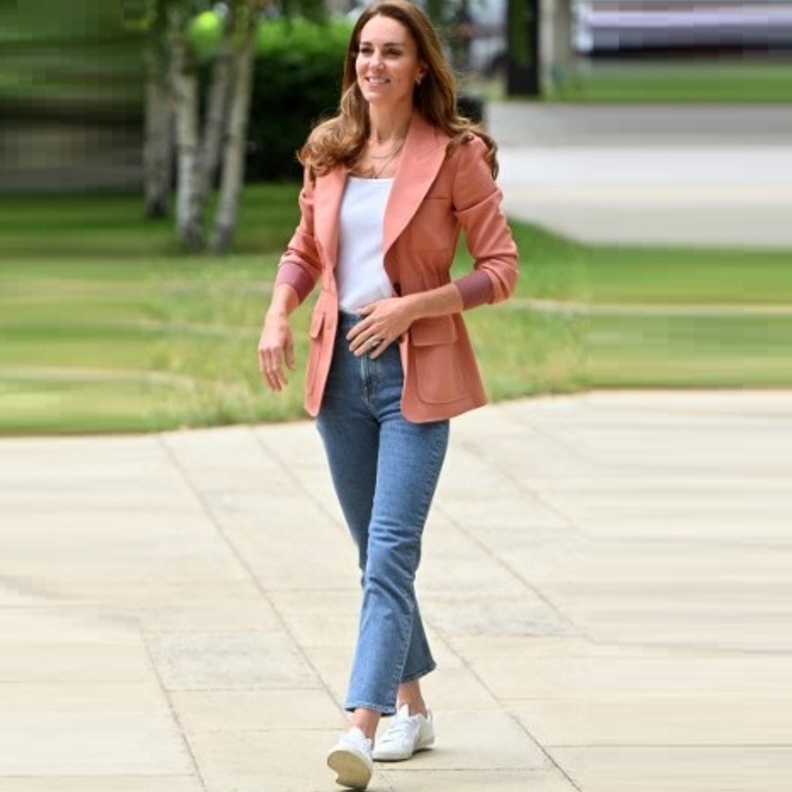 اطلالة كيت ميدلتون كاجوال بتصاميم فاخرة ومريحة