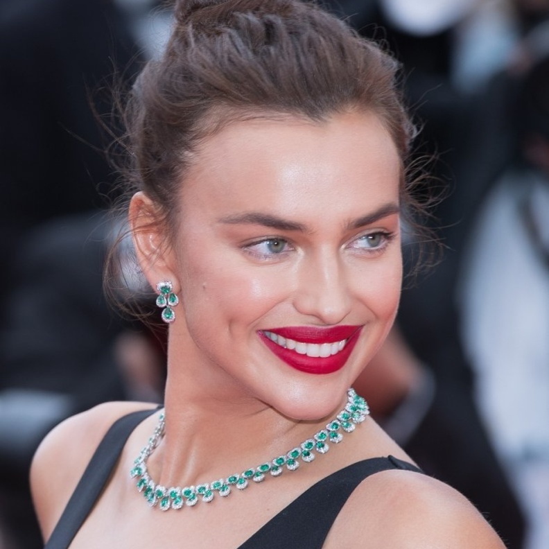 إطلالات جمالية ملفتة مستوحاة من نجمات عالميات خطفن الأضواء مؤخرا 2021