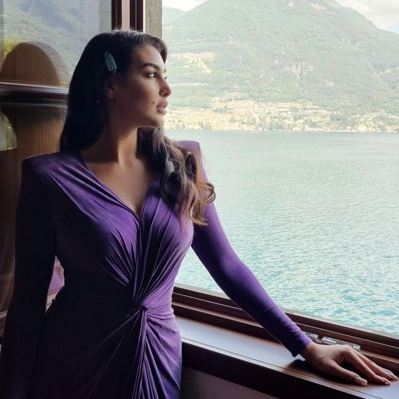 اطلالات ياسمين صبري بالفستان البنفسجي من حسابها على انستغرام