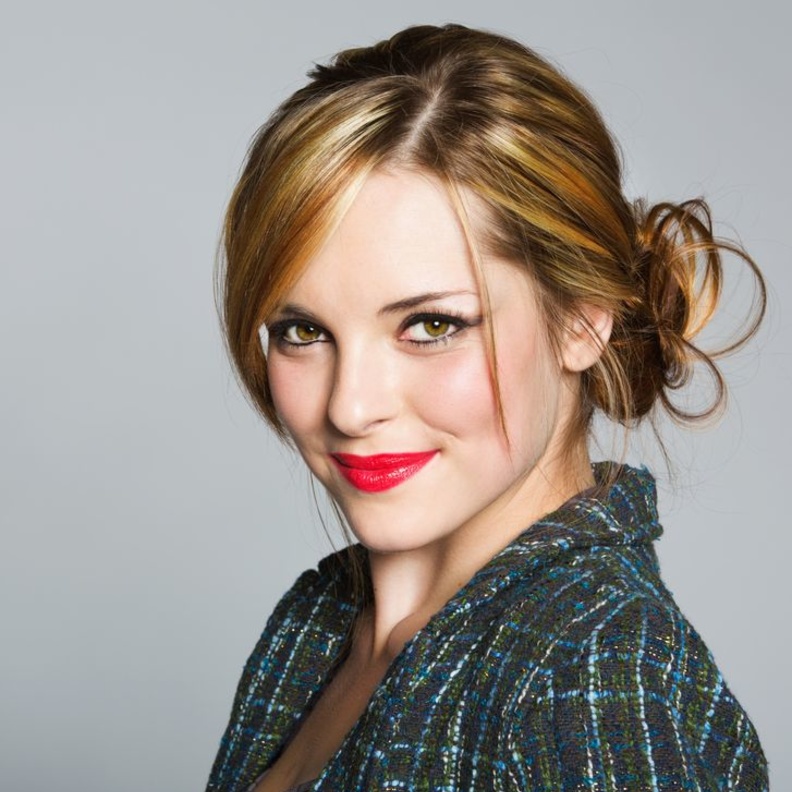 تسريحة شعر الكعكة تناسب الشعر الناعم