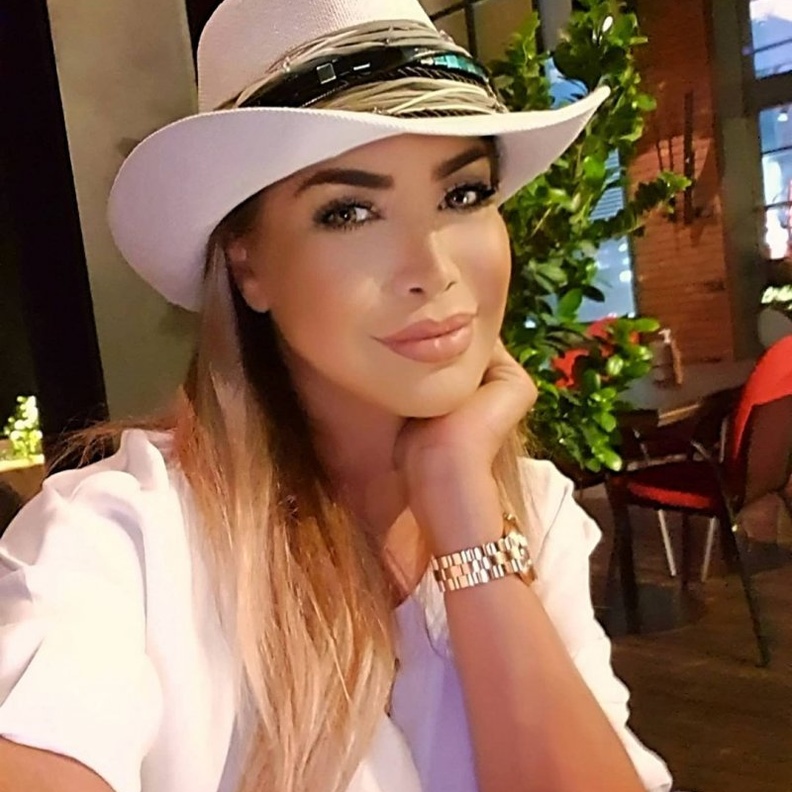  اكسسوارات نوال الزغبي مع القبعات الكاجوال لصيف 2021