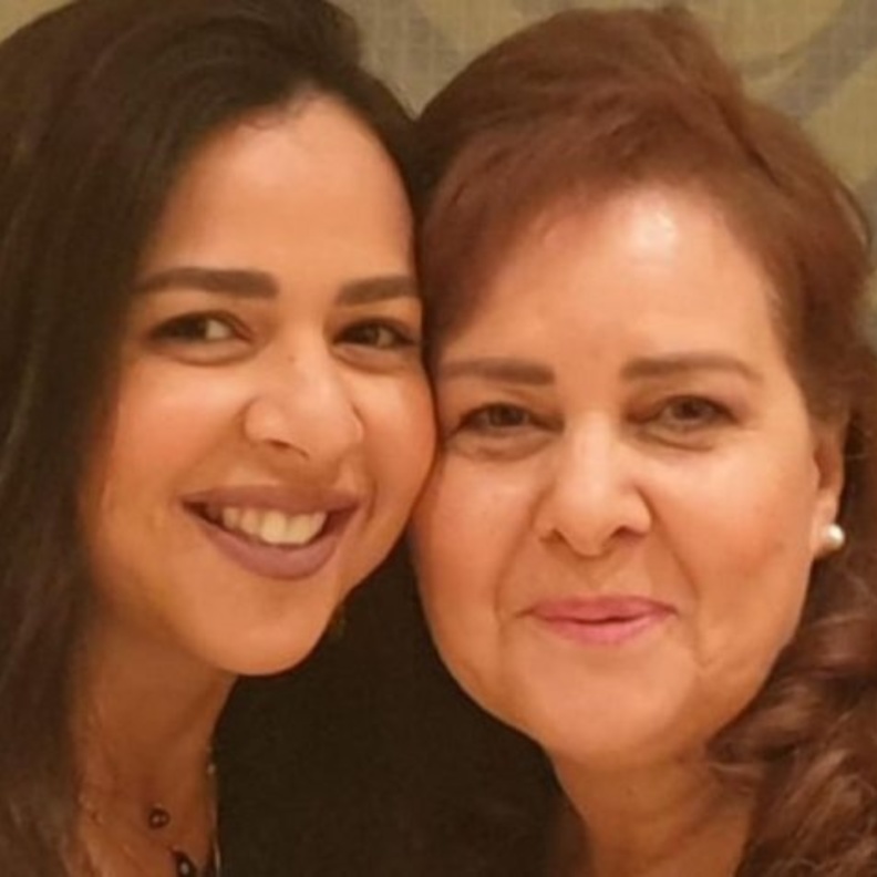 ايمي سمير غانم ووالدتها دلال عبد العزيز