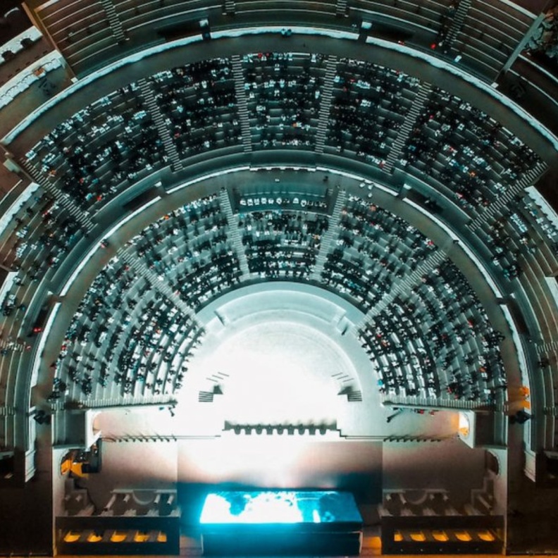 مدرج خورفكان.. وجهة سياحية جديدة بمواصفات عالمية على أرض الإمارات - المصدر وكالة أنباء الإمارات