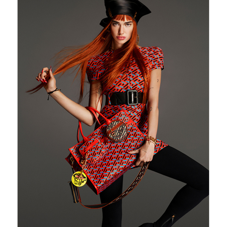 اجمل اطلالات دوا ليبا Dua Lipa باللون الاحمر المنقوش من وحي دار فرساتشي