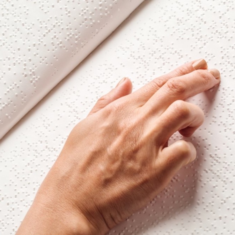 مبادرة ثلاثية جديدة لصرف أدوية أصحاب الهمم بطريقة برايل ولغة الإشارة