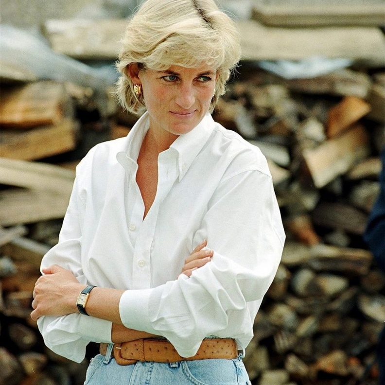 تمثال الأميرة ديانا التذكاري يصل إلى قصر كنسينغتون