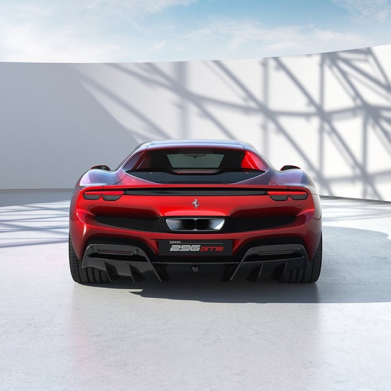 فيراري تكشف عن سيارة 296 GTB الهجينة الخارقة