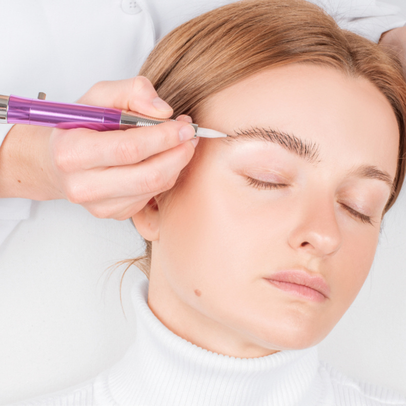  المايكروبليدنج يمنحك حواجب سميكة وممتلئة تناسب اطلالاتك اليومية