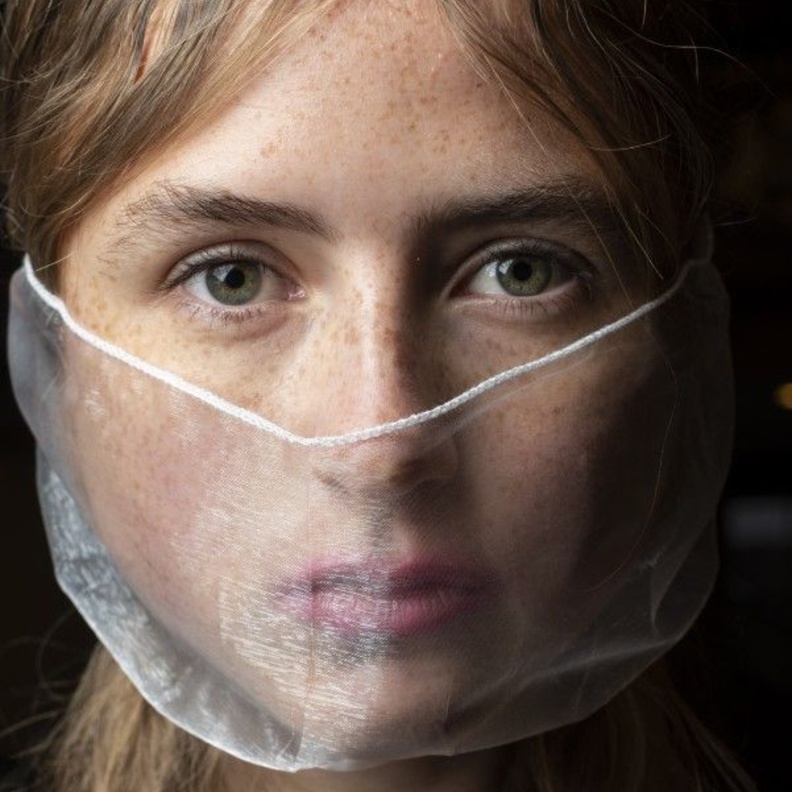 أفضل أنواع أحمر الشفاه المطفية تحت الكمامة