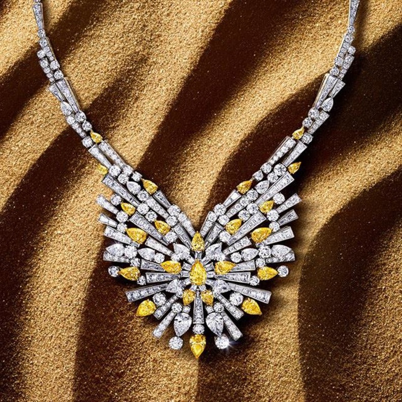 قلادة من غراف Graff