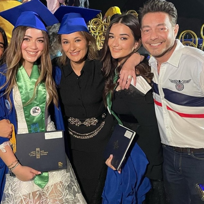 أحمد زاهر يحتفل بتخرج ابنتيه ملك وليلى
