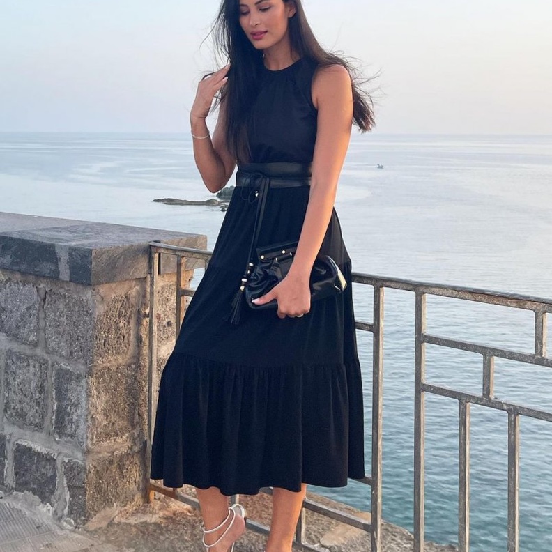 ريم السعيدي تأخذ سلفي تظهر إطلالتها المميزة في إيطاليا - الصورة من حسابها على انستقرام