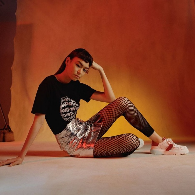 التنانير القصيرة نجمة مجموعة Dior لخريف 2021