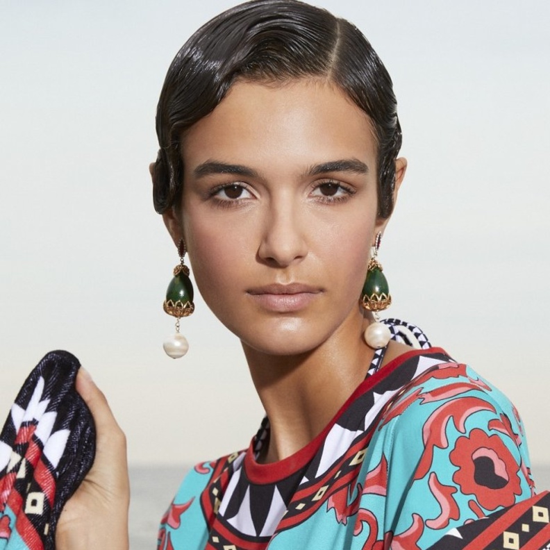 إطلالات جمالية ملفتة تناسب رحلات استجمامك بين الطبيعة في صيف 2021