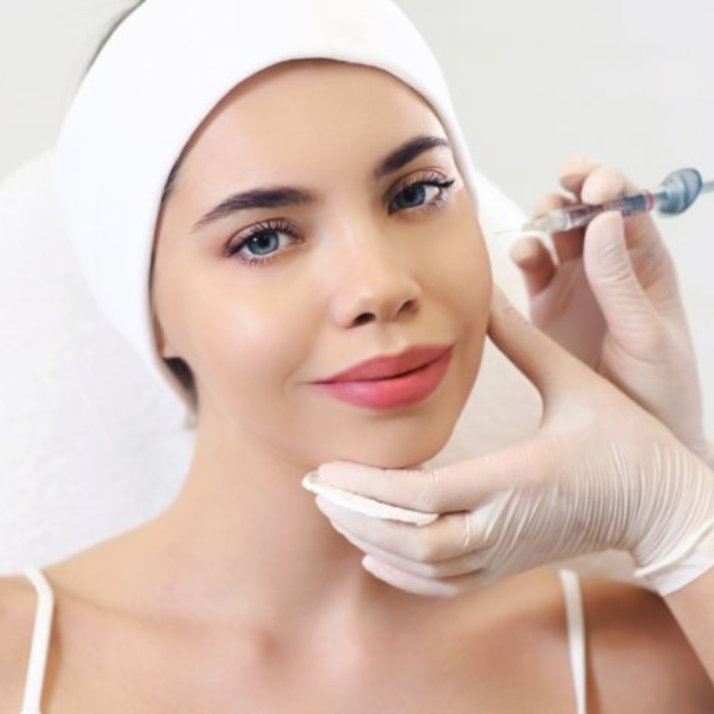 كيفية الاستعداد لعملية حقن بلازما الوجه وما هي فوائدها وأضرارها