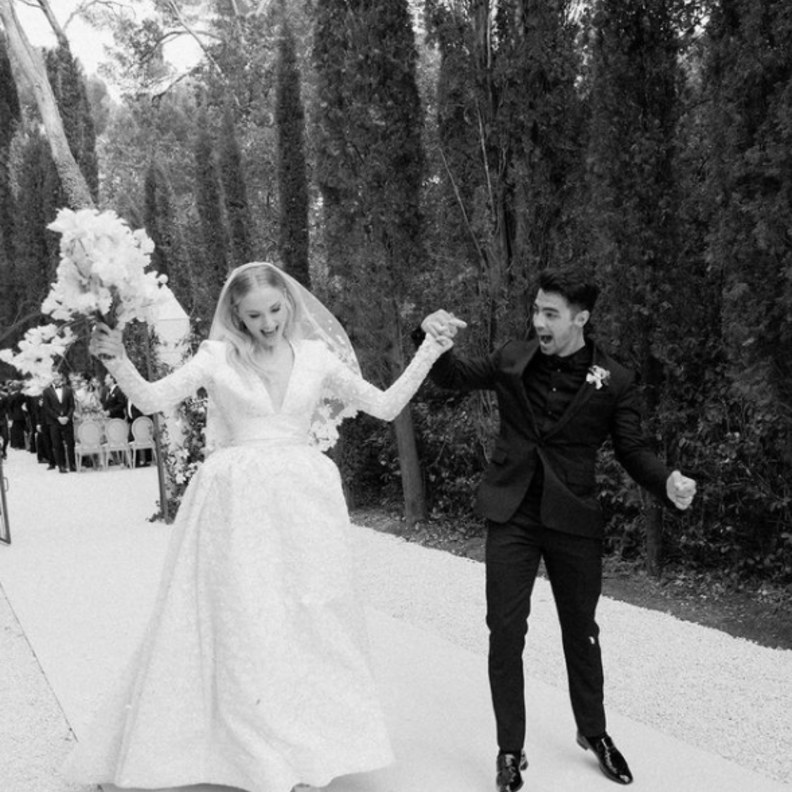 جو جوناس و صوفي تيرنر في حفل زفافهم - الصورة من حساب صوفي تيرنر على انستجرام