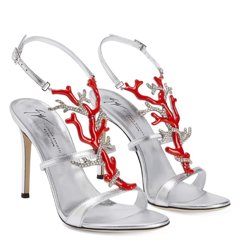 جواهر البحر مجموعة "آيكون" من جيوسيبي زانوتي تعود من جديد بحذاء "كورالي"