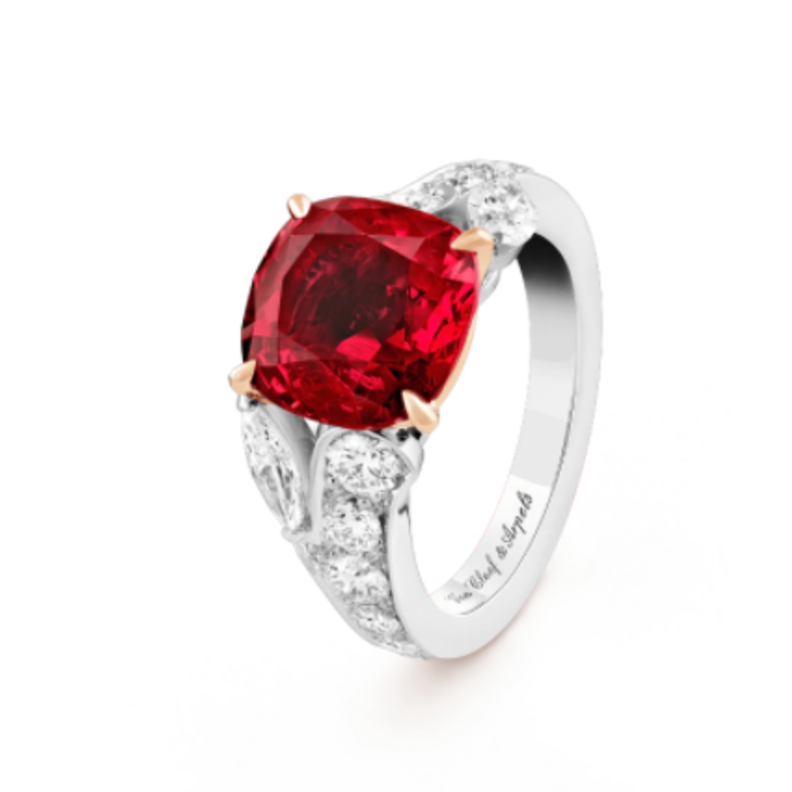 خاتم من فان كليف اند آربلز Van Cleef & Arpels