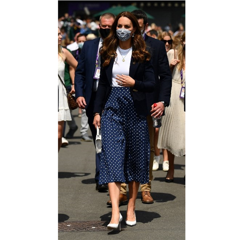 إطلالة كيت ميدلتون خطفت الأنظار بتنورة ميدي من تصميم دار Alessandra Rich