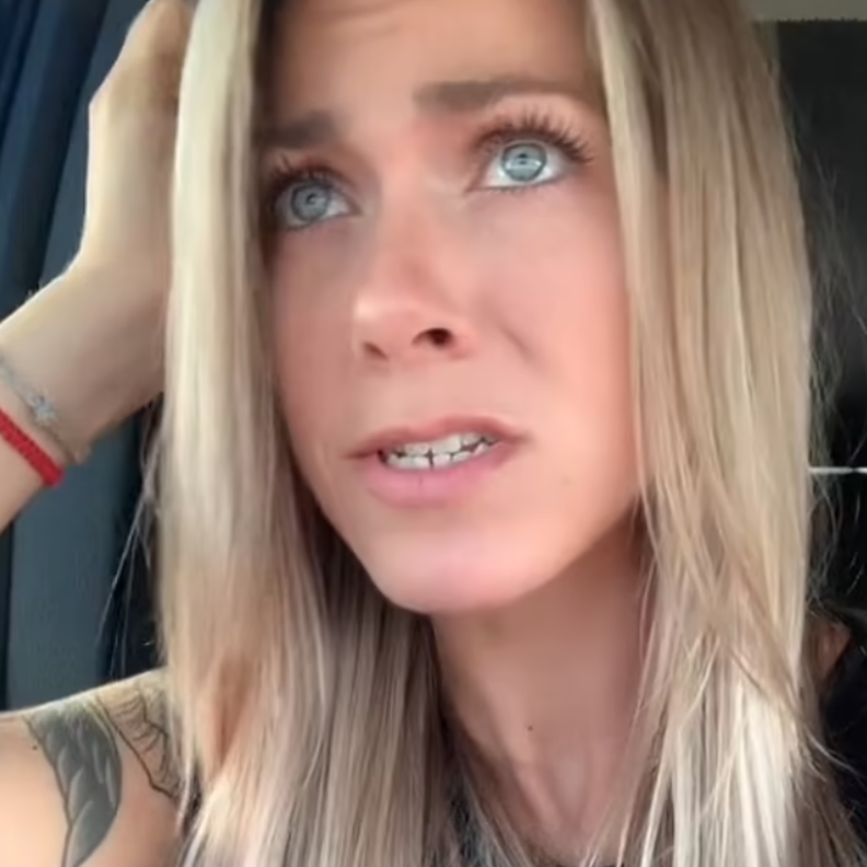 ليزا شبيهة جينيفر أنيستون -الصورة من حساب she_plusthree على تيك توك