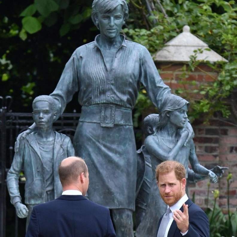 إزاحة الستار عن تمثال ديانا