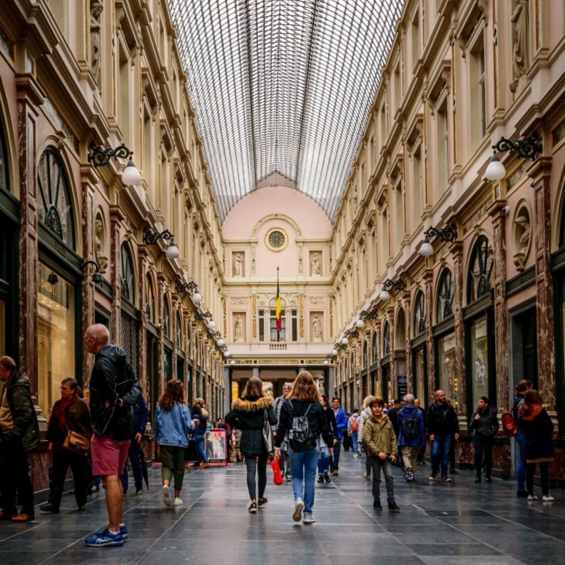 مركز تسوق غاليري رويالز سانت هوبرت Galeries Royales Saint-Hubert-unsplash