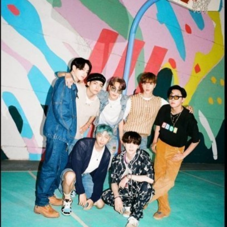 صورة من الحساب الرسمي لفرقة BTS على انستجرام