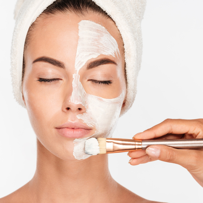 طريقة تحضير خلطات بياض الثلج للوجه والجسم