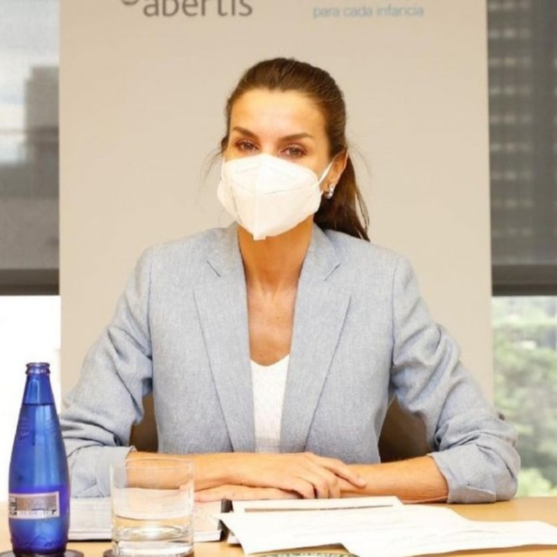 الملكة ليتيزيا في اجتماع عمل مع ممثلي مؤسسة Abertis الخيرية