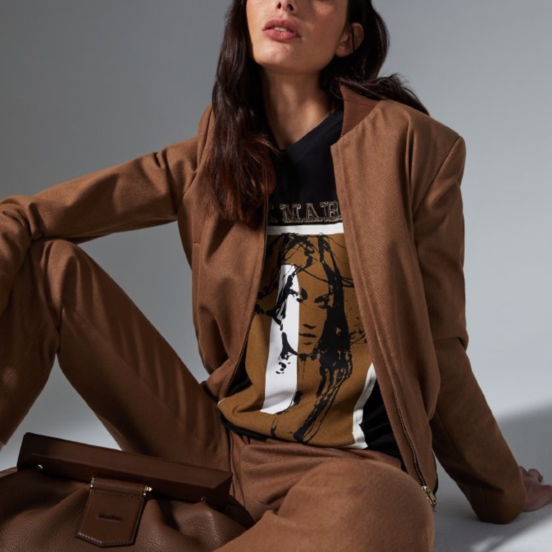 مجموعة 7 قطع تي-شيرت احتفالاً بالذكرى السنوية الـ 70  لـ Max Mara