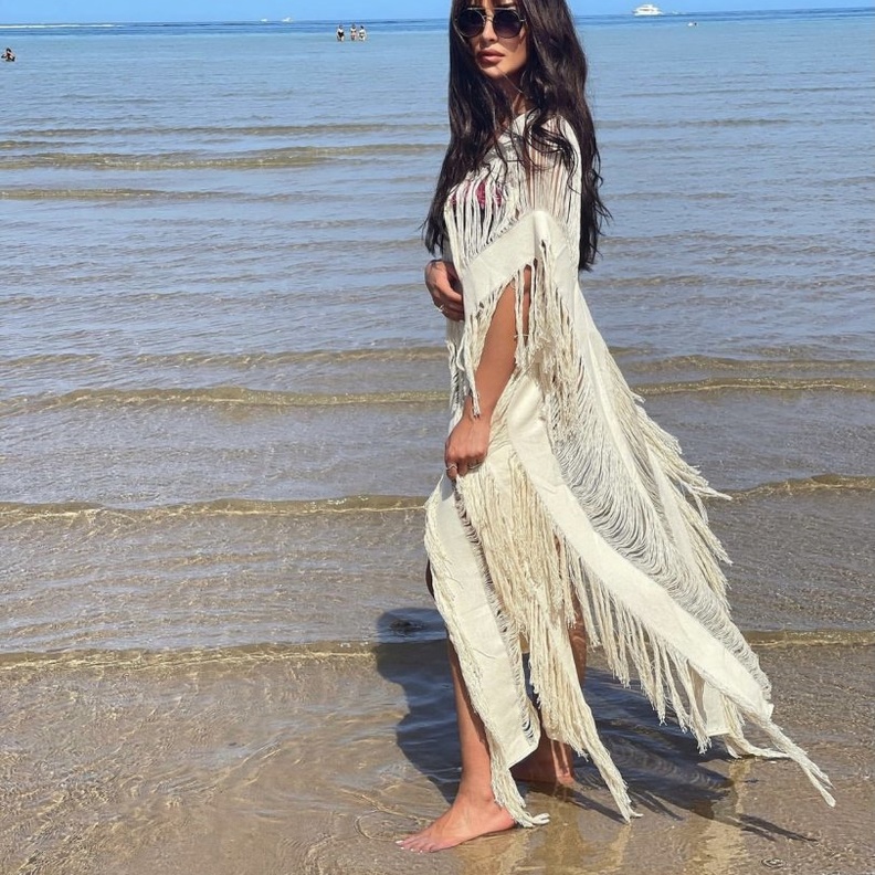 نور الغندور بإطلالات صيفية متنوعة على البحر