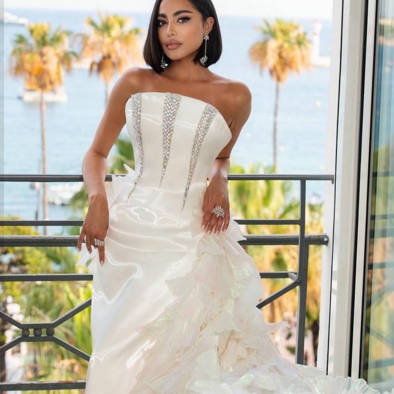  اطلالة لافتة لـ فاطمة المؤمن في مهرجان كان السينمائي الدولي 