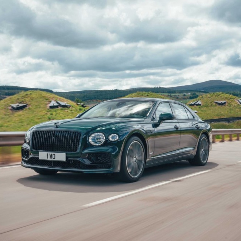 Bentley  تطرح Flying Spur Hybrid الجديدة