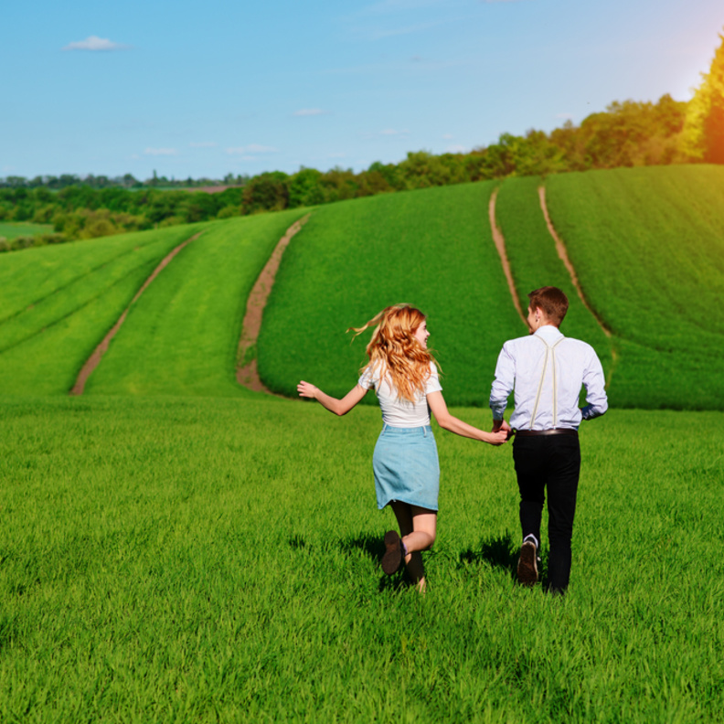 shutterstock_كوني المرأة العفوية امامه