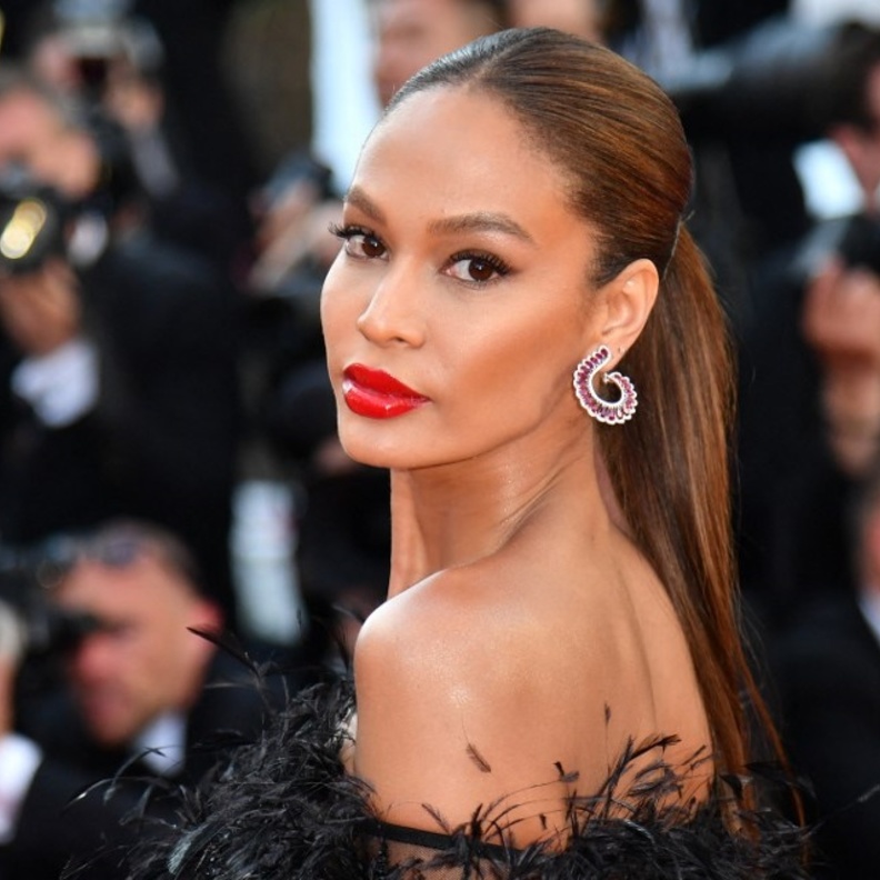 إطلالة كلاسيكية خيالية من وحي جوان