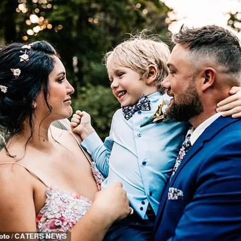 عروس تسير في حفل زفافها بعد جراحة غيرت حياتها texasnewstoday