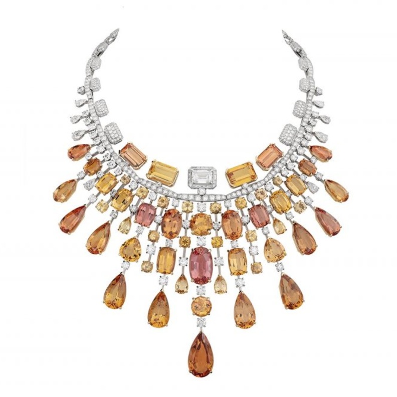  قلادة من شانيل CHANEL