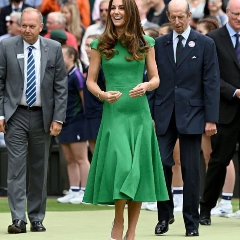  كيت ميدلتون بإطلالة من تصميم إميليا ويكستيد 