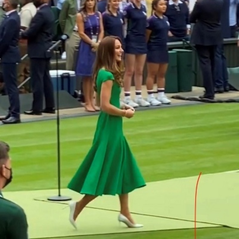 نشرت صفحة ويمبلدون على انستقرام صور الثنائي الملكي الأنيق