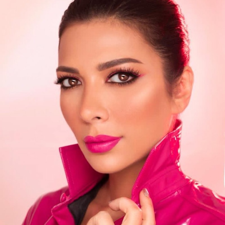 رسمات مكياج بالألوان الصارخة والزهرية من وحي اصالة- الصورة من انستغرام