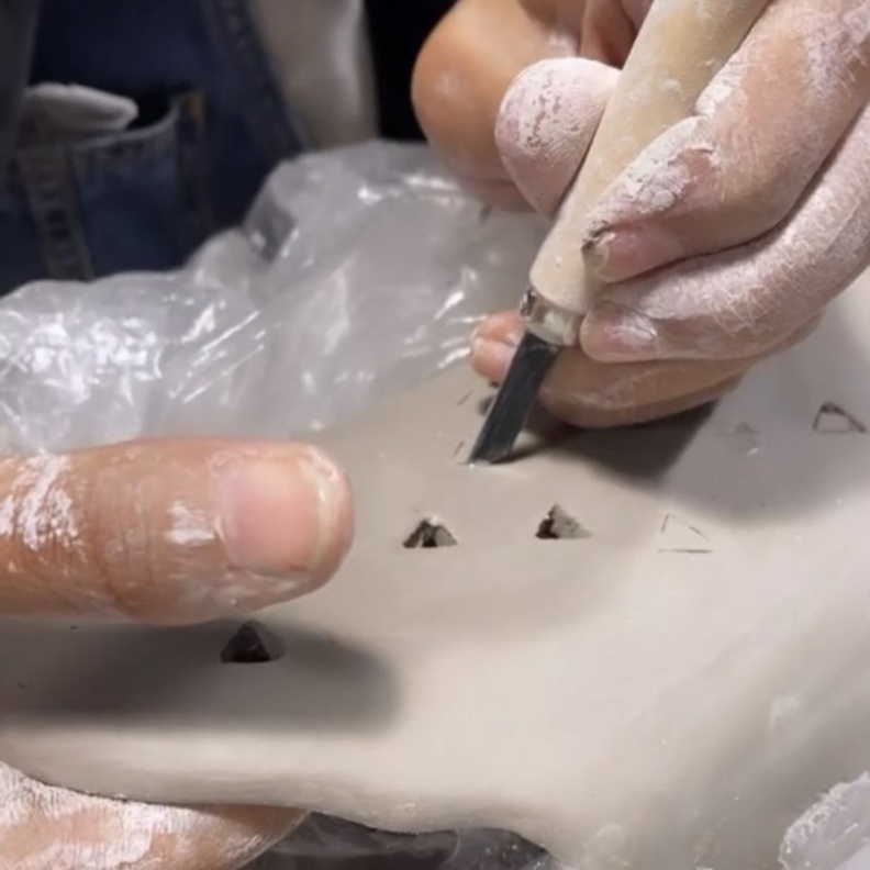  عملية صنع الأكواب يدوياً المصدر دار مادة