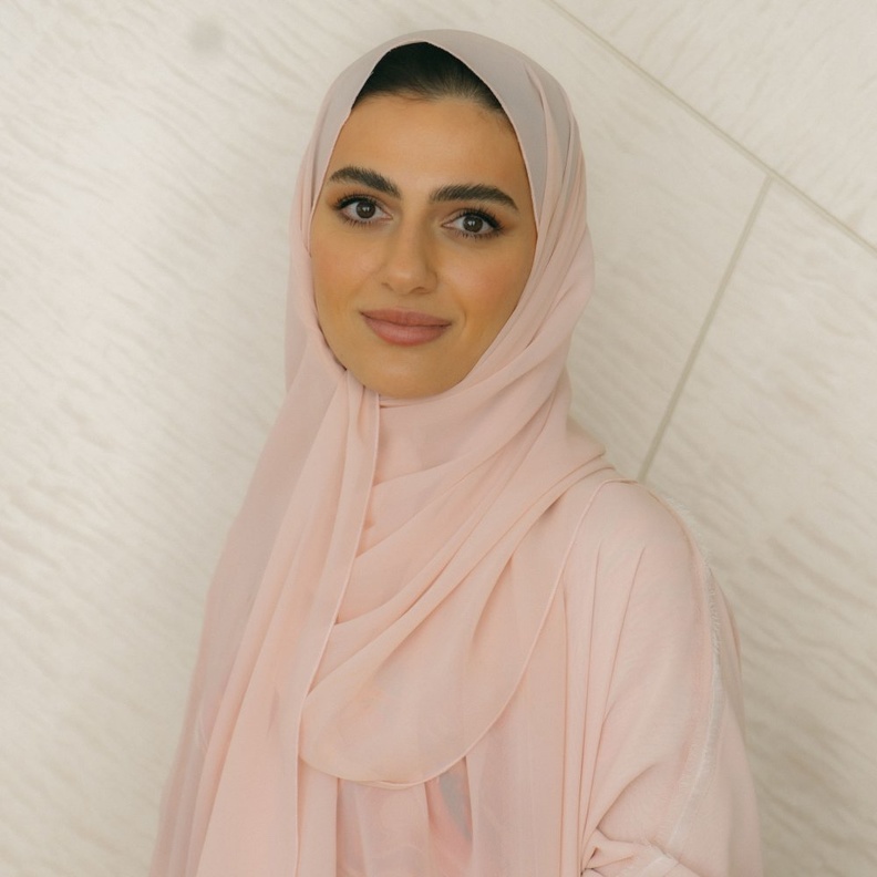 المصممة الإماراتية سارة التميمي