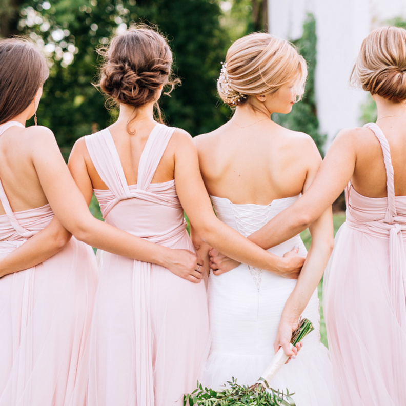  استعيني بالصديقات في هذه الفترة لتنفيذ بعض المهام عنك- شاترستوك